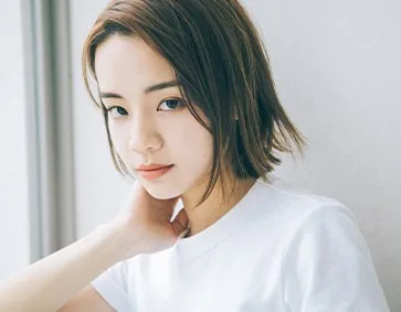 ボブヘアの女性のポートレート