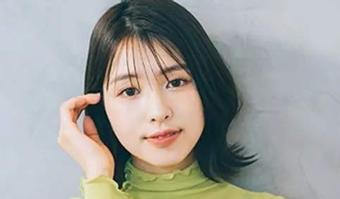 黒髪ボブの女性のヘアスタイル写真